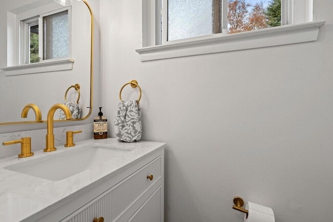 Building Photo - 8 17th St