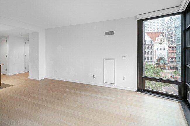 Building Photo - 580 Washington St