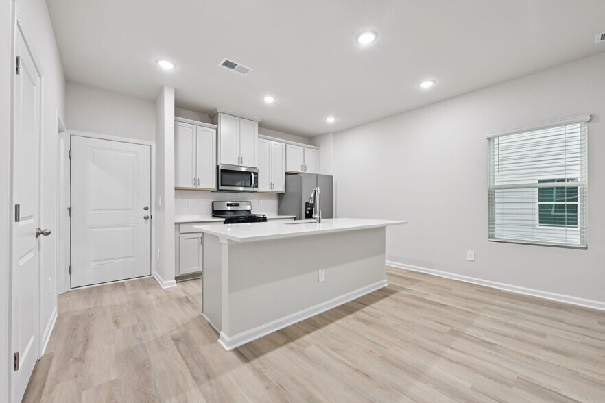 Building Photo - 723 Chandler Stone Dr