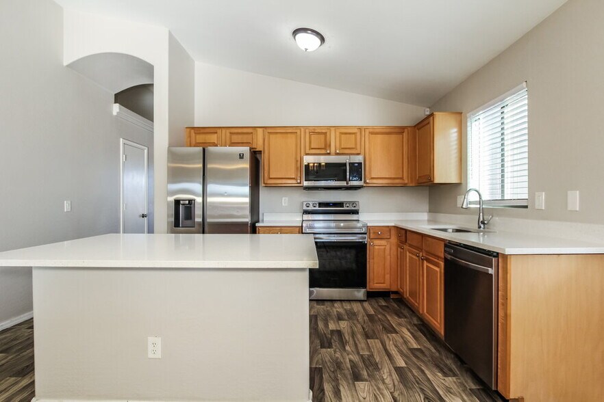 Building Photo - 12417 W Mandalay Ln