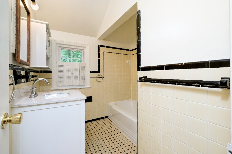 Building Photo - 316 Forest Dr