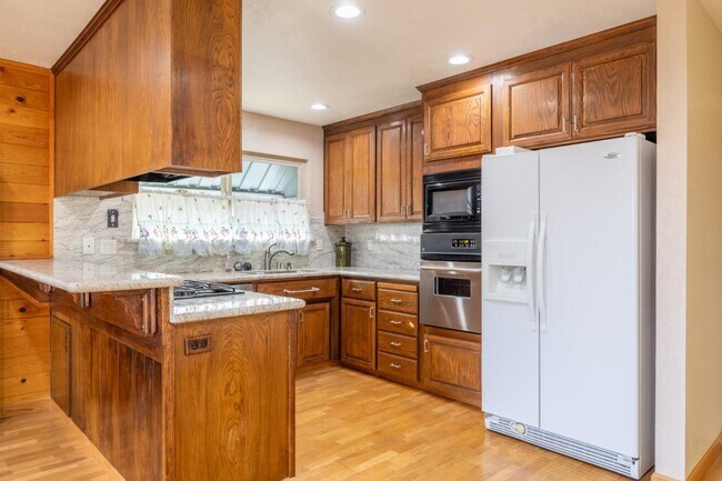 Building Photo - 3276 Andora Dr