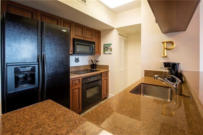 Building Photo - 347 N New River Dr E