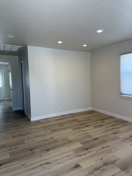 Building Photo - 683 6th Ave