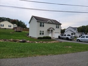 Building Photo - 109 Hickory Dr