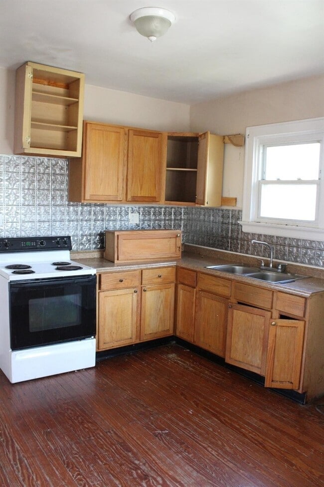 Building Photo - 2311 Nicholson Ave