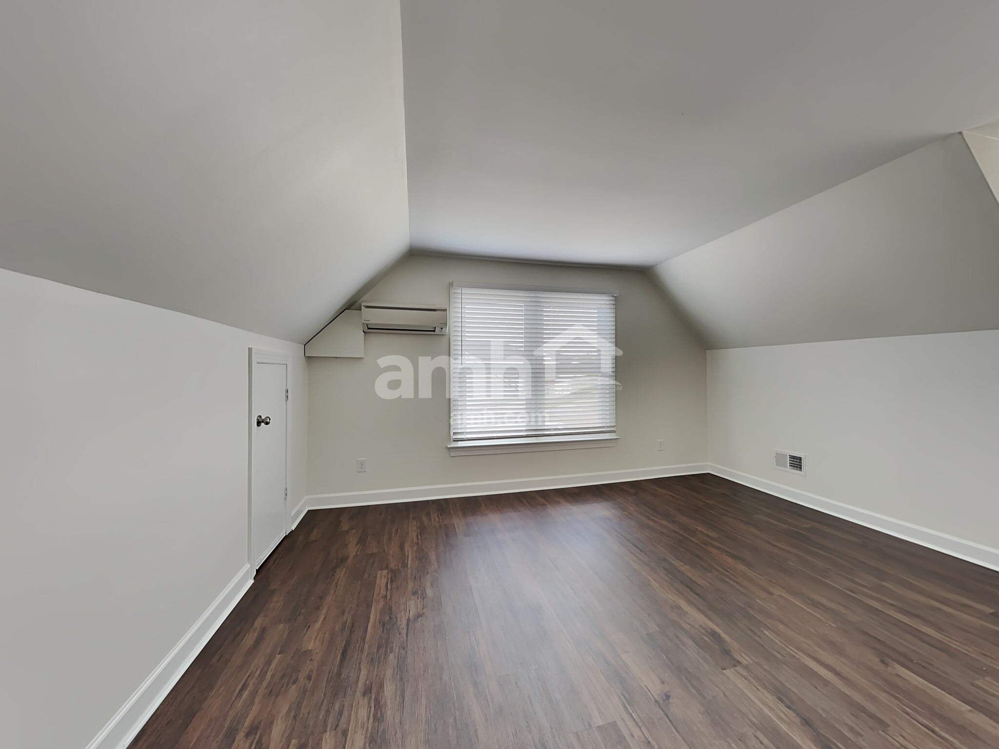 Building Photo - 135 Lonetree Dr