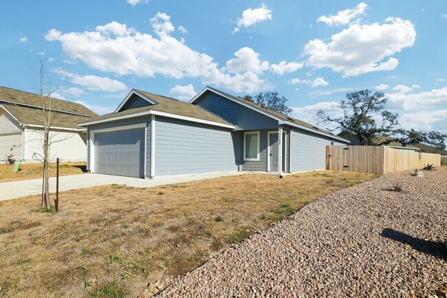 Building Photo - ***APPLICATION CURRENTLY UNDER REVIEW*** MOVE IN SPECIAL, ONE WEEK FREE***Open Concept Home in Wa...