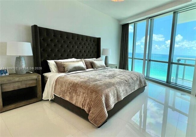 Building Photo - 17121 Collins Ave