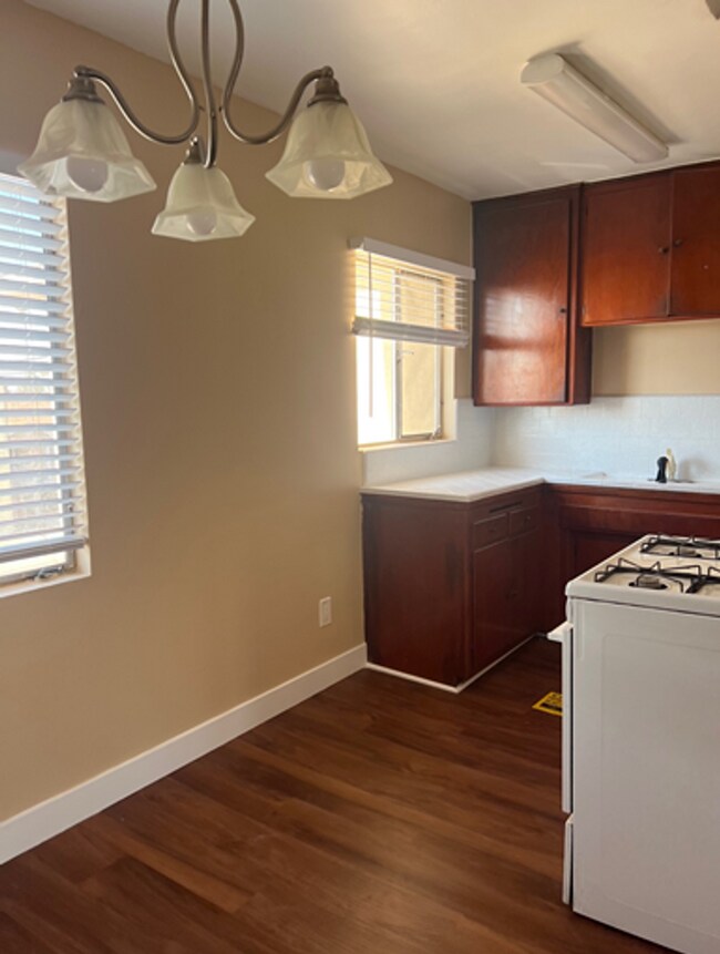 Building Photo - Spacious 1 Bd / 1 Ba Affordable Unit in th...