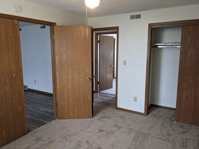 Building Photo - Quiet apartment along Westwinds