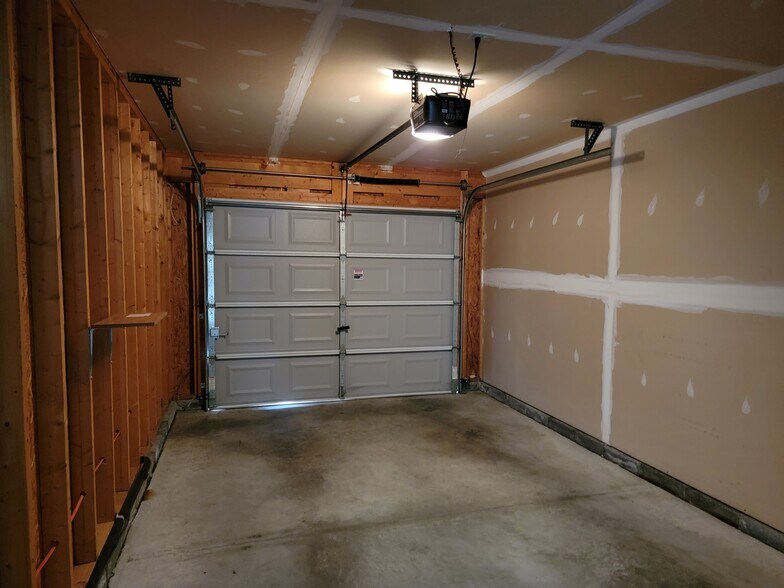 Building Photo - 227 Limestone Dr