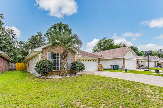 Building Photo - Welcome to this radiant and exquisite home, perfectly situated in a central location!