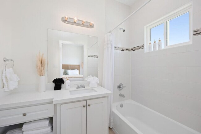 Building Photo - 110 Las Joyas Blvd