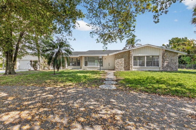 Building Photo - 10157 La Reina Rd