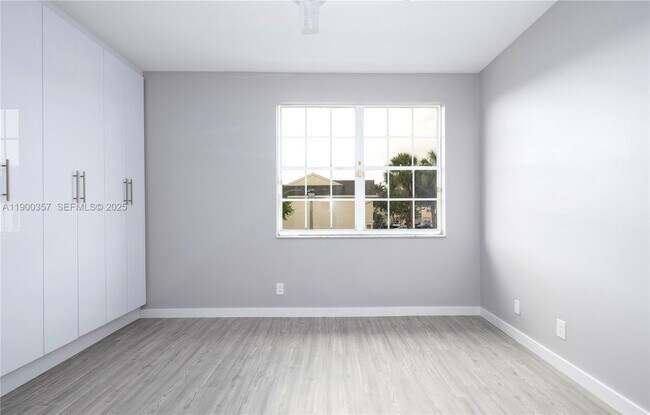 Building Photo - 16697 Hemingway Dr