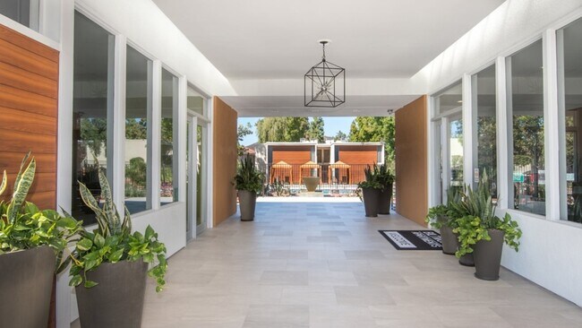 Building Photo - 555 Laurie Ln