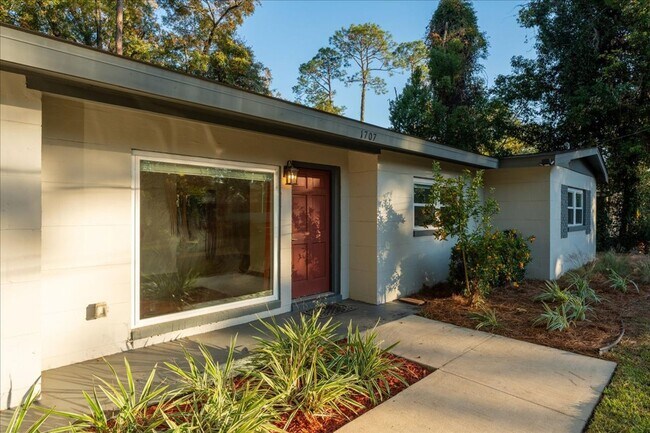 Building Photo - 3 Bed / 2 Bath in Levy Park