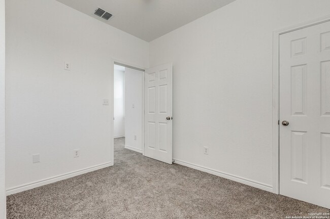Building Photo - 1835 W Poplar St