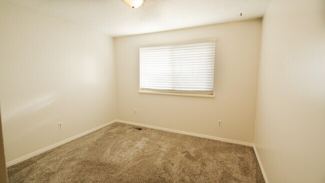 Building Photo - 2455 S Bluff Rd