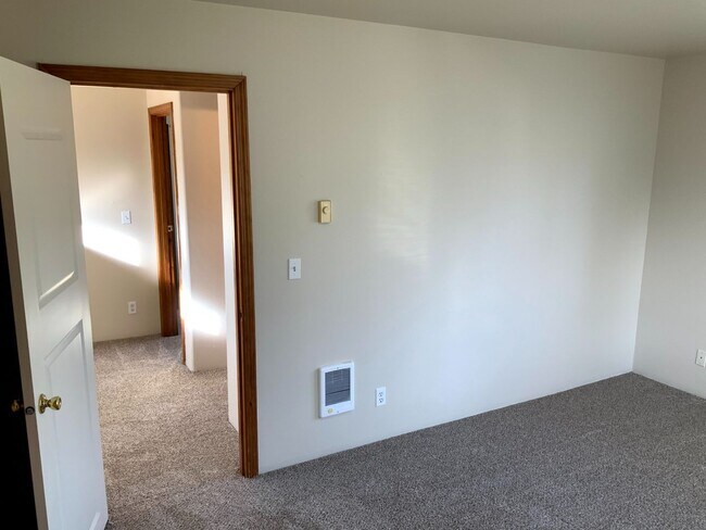 Building Photo - 2 Bedroom in Bethel-Danebo Area