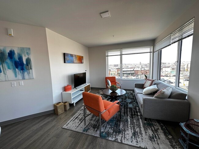 Building Photo - 409 Elm St