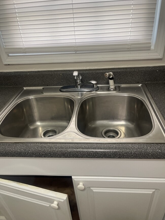 Building Photo - 6105 Trent Dr NW