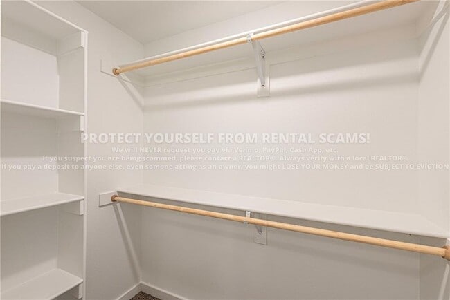 Building Photo - 621 St Charles Pl