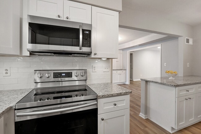 Building Photo - 60 Chaumont Square NW