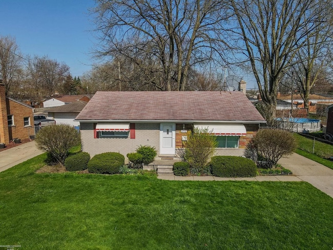 Building Photo - 25100 Marilyn Ave