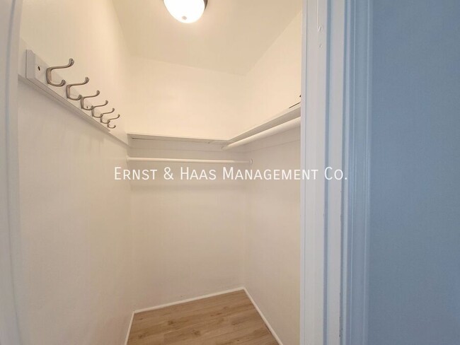 Building Photo - Renovated 1 Bedroom Apartment in Lakewood ...