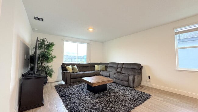 Building Photo - 213 Links Ter Blvd