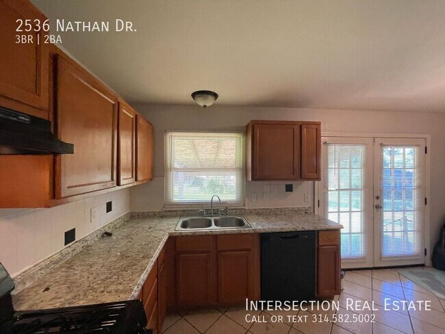 Building Photo - 2536 Nathan Dr