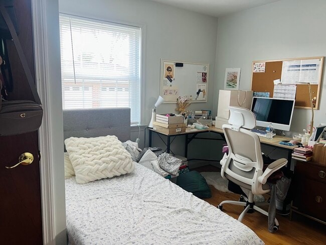 Building Photo - 747 N Main St