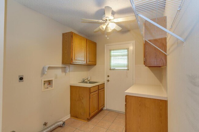 Building Photo - 11310 Chiselhurst Way Ct