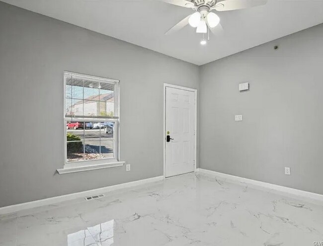 Building Photo - 54 Lower Ridge View Cir