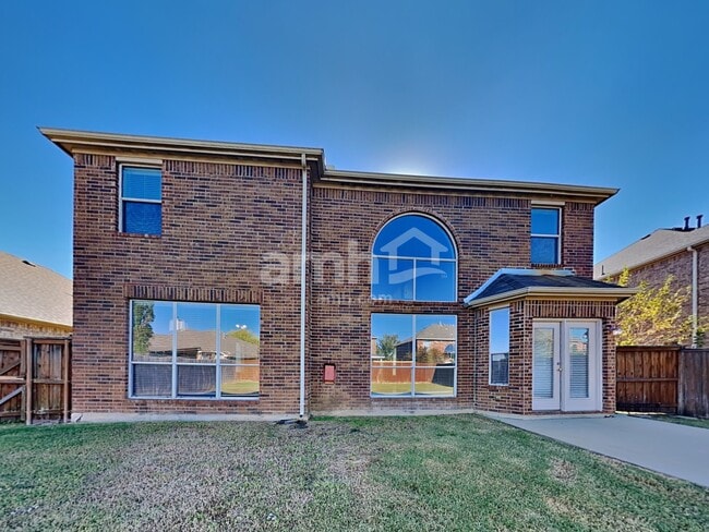 Building Photo - 2844 S Serrano