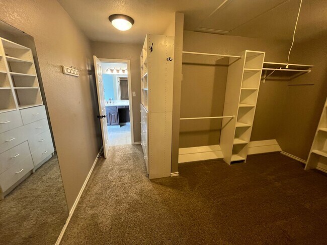 Building Photo - Mill Creek Executive Home Overlooking Golf Course at 17th Tee