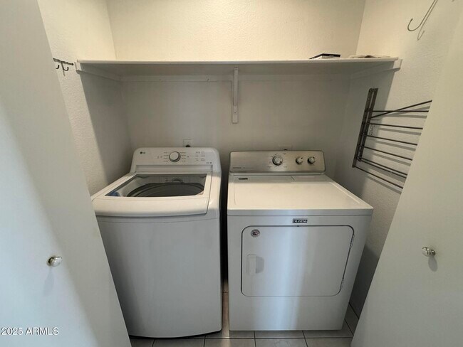 Building Photo - 3306 E Nighthawk Wy