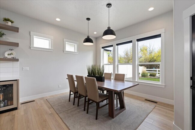 Building Photo - Gorgeous 4-Bedroom Home in Dry Creek Ranch...