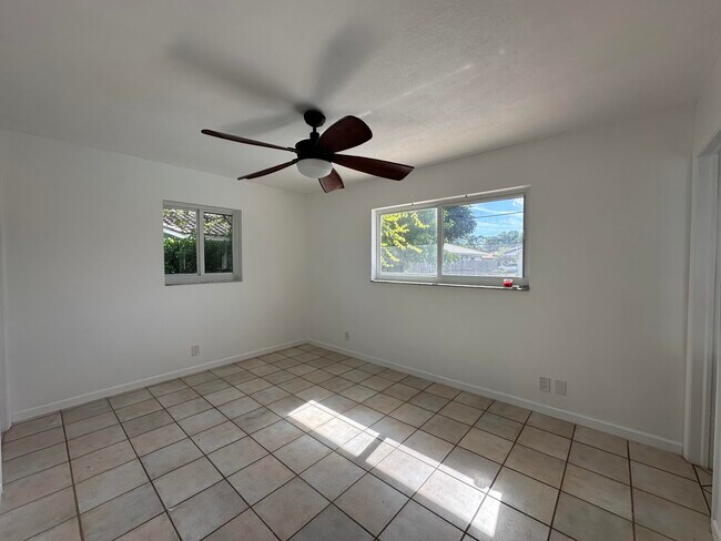 Building Photo - 2030 Bonnie St