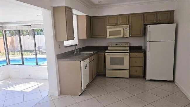 Building Photo - 4360 NE 13th Ave