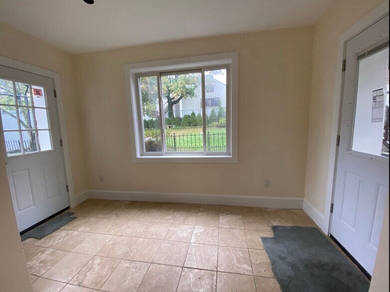 Building Photo - 56 Charles St