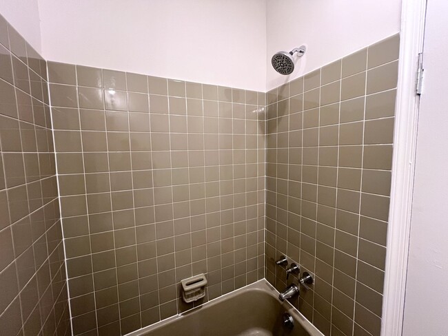 Building Photo - 419 S 17th St