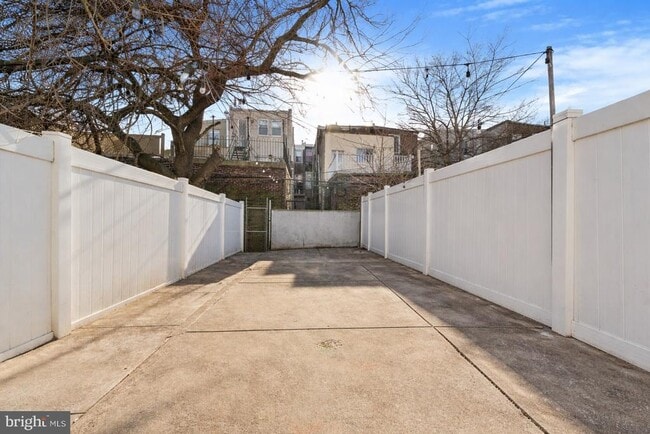 Building Photo - 2814 W Stiles St