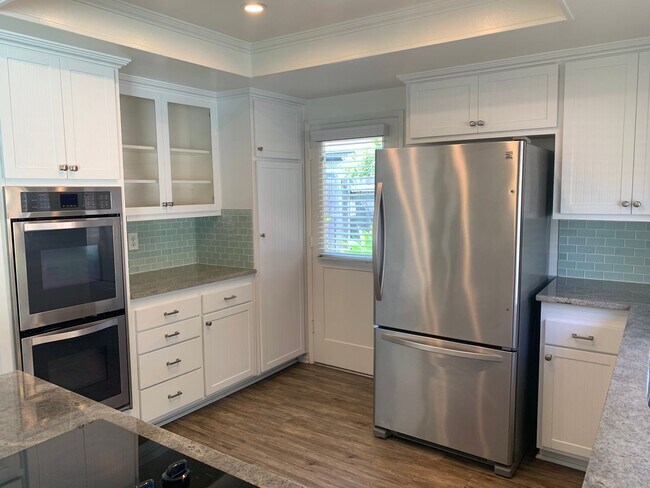 Building Photo - Pool Home with Fireplace & 2-Car Garage