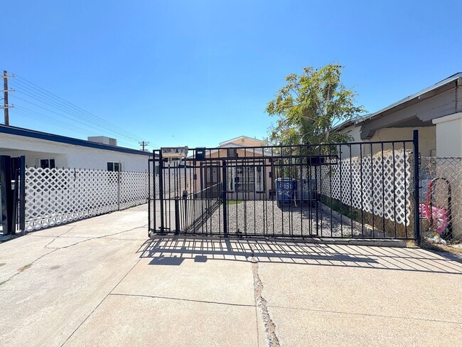 Primary Photo - Central El Paso 2bed/1.5bath REFRIG A/C!