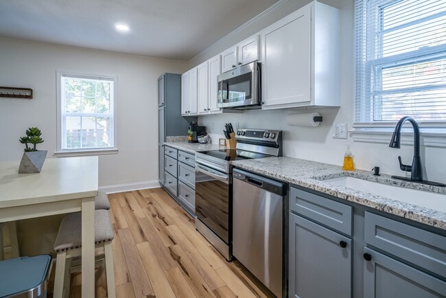 Building Photo - 3926 Brennan Dr