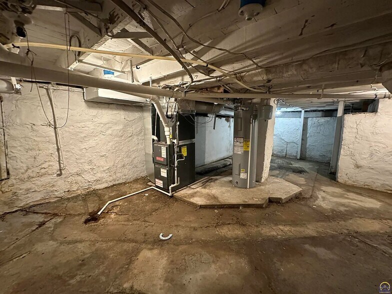 Building Photo - 3839 SW Sena Dr