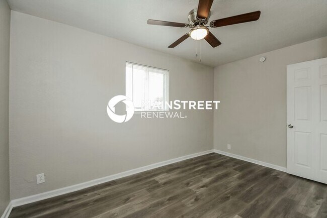 Building Photo - 3 Bedroom Pet-Friendly Home in TUCSON, AZ with Main Street Renewal
